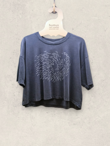 Camiseta crop azul oscuro gastado dibujo peces