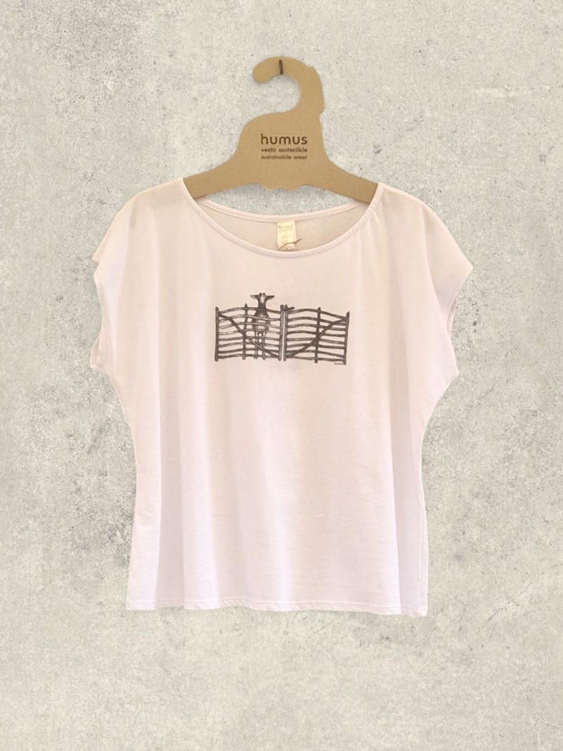 Oversized and crop T-shirt with boat neck and goat behind a fence pattern