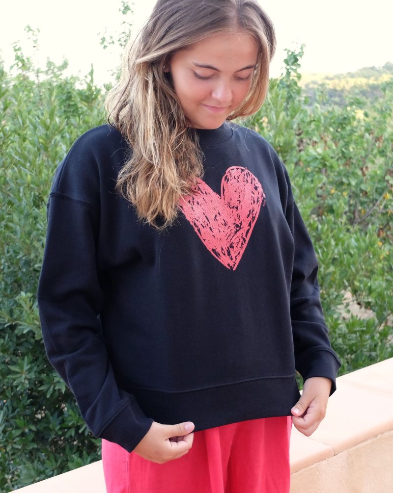 Sudadera Crop de algodón orgánico con dibujo de corazón de tiza